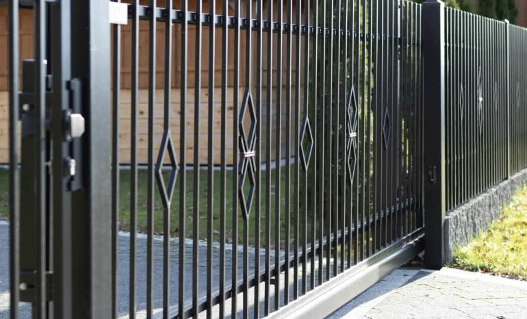 Jakie ogrodzenie wybrać? Kompletny przewodnik po materiałach i stylach