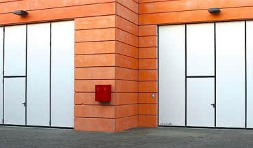 Zabezpieczenie dużych otworów w elewacji - jak to zrobić?