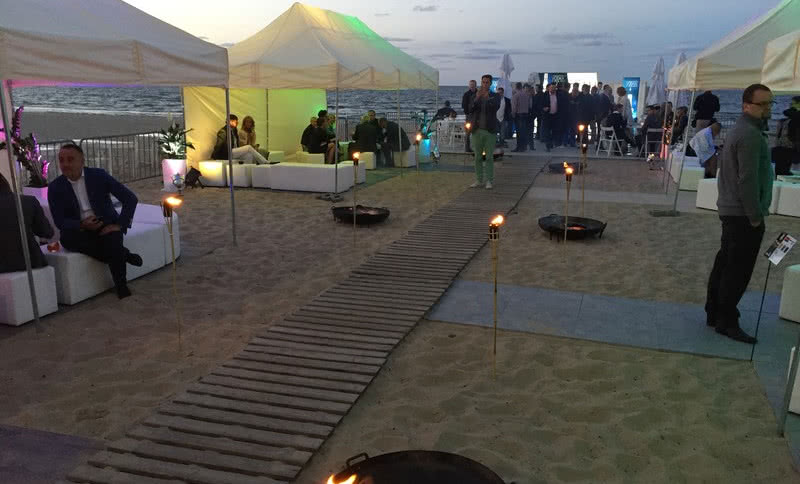 Płyty tarasowe Solid 2.0 marki Opoczno na plaży w Sopocie