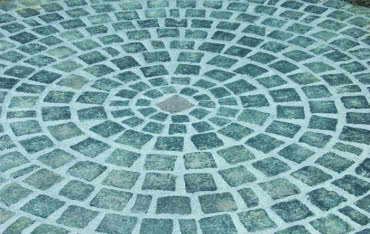 Jak wykonać podbudowę pod kostkę brukową?