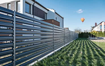 Ogrodzenia ze sztachet metalowych