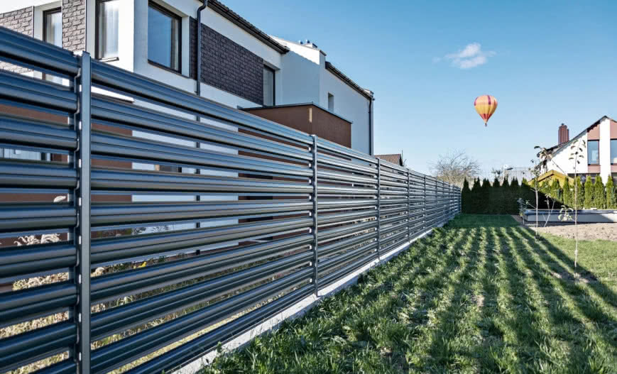 Ogrodzenia ze sztachet metalowych