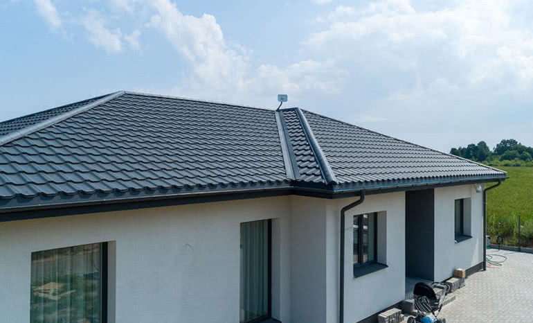 Tania blachodachówka na dom – parametry, cena i montaż