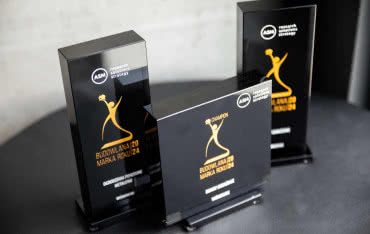 WIŚNIOWSKI liderem branży bram garażowych! Złoty Champion i 4 statuetki Budowlanej Marki Roku!