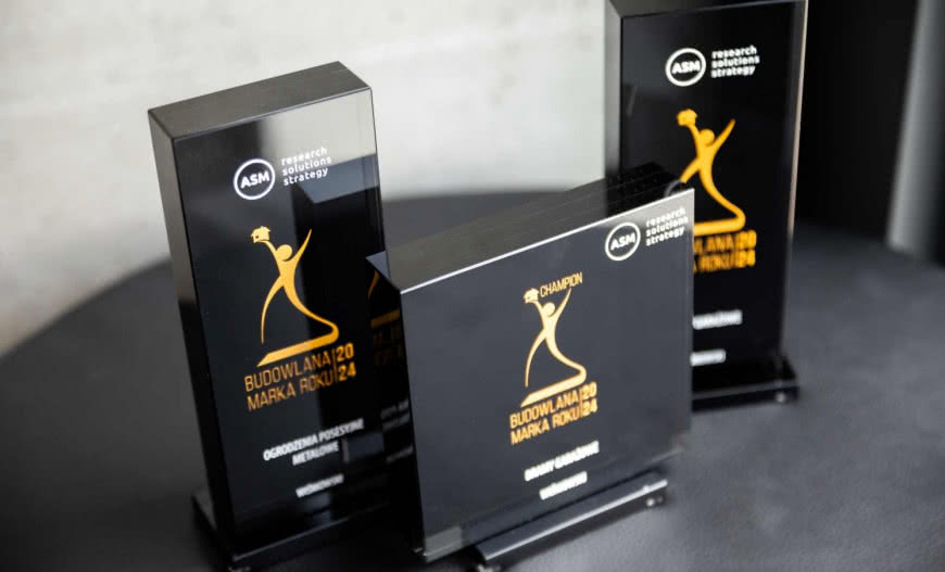 WIŚNIOWSKI liderem branży bram garażowych! Złoty Champion i 4 statuetki Budowlanej Marki Roku!