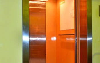 System oddymiania szybów windowych w budynku Caritas