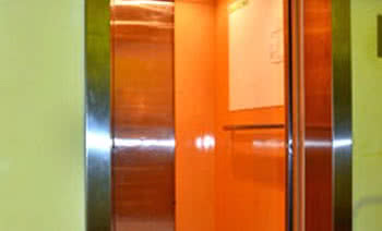 System oddymiania szybów windowych w budynku Caritas