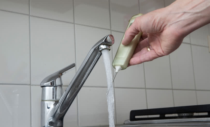 Prawidłowa temperatura wody w rurach. Dlaczego jest ważna?