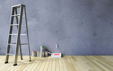 Przewodnik po wykończeniu ścian - wybór farby i tapet