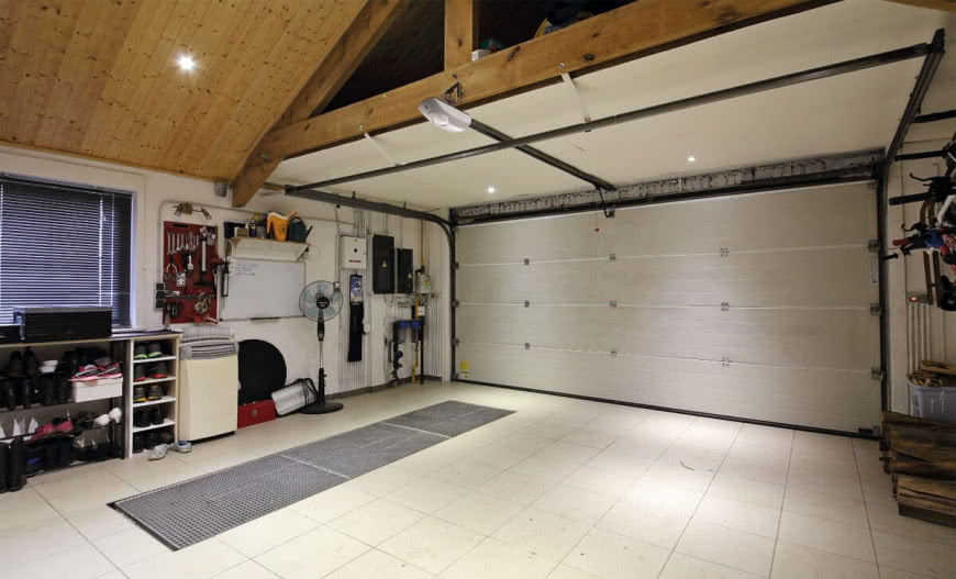 Bezpieczna brama garażowa: co musi mieć, by chronić Twój dom