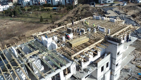 Dachy i konstrukcje drewniane na budynki wielorodzinne 