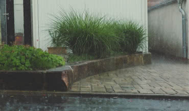 Zalanie piwnicy – jak szybko wypompować wodę?