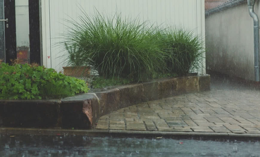 Zalanie piwnicy – jak szybko wypompować wodę?