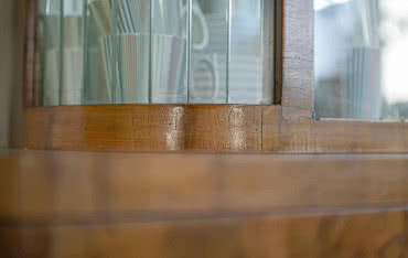 Stare meble w nowym wnętrzu. Poradnik, jak wkomponować historię w nowoczesny design