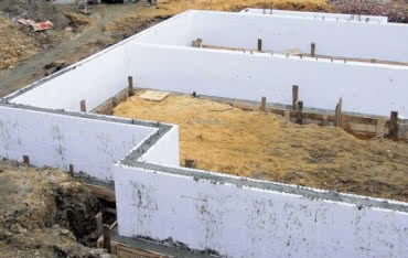 Co lepsze: ława czy płyta fundamentowa?