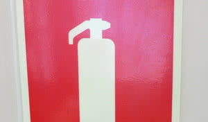 Palna izolacja dachu hali niesie ryzyko pożaru