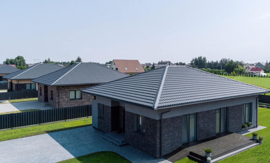 Jak wymierzyć dach kopertowy krok po kroku? Poradnik obliczeń i zamówienia materiału