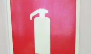 Palna izolacja dachu hali niesie ryzyko pożaru