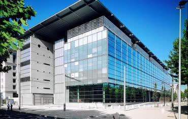 Ochrona przed oślepiającym blaskiem słońca w budynkach zrównoważonych