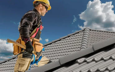Remont dachu krok po kroku – jak nie przepłacić i nie popełnić błędów?