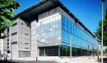 Ochrona przed oślepiającym blaskiem słońca w budynkach zrównoważonych