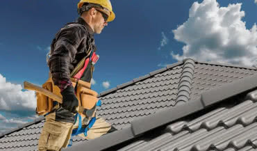 Remont dachu krok po kroku – jak nie przepłacić i nie popełnić błędów?