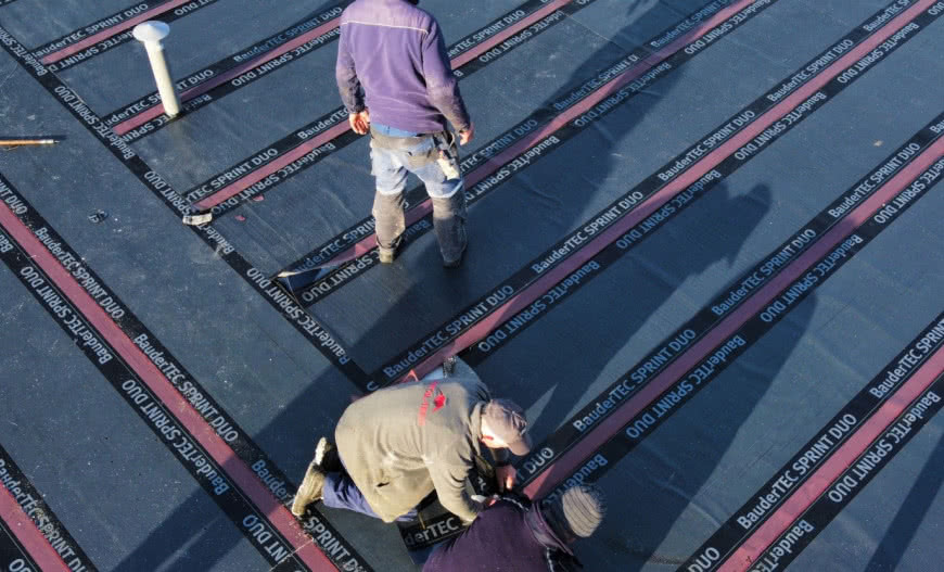 Dach płaski - papa czy membrana? Sprawdź, co wybrać