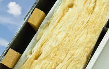 Izolacja dachu i ścian: wełna szklana, mineralna czy drzewna?