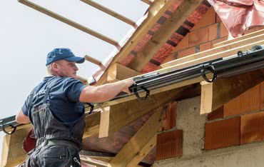 Rodzaje rynien i sposób ich montażu