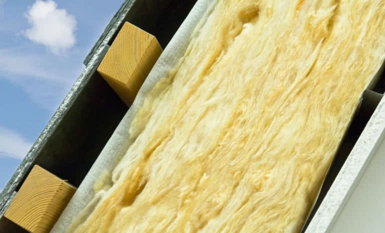 Izolacja dachu i ścian: wełna szklana, mineralna czy drzewna?