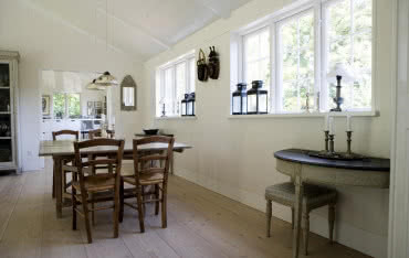 Malowanie drewnianej boazerii na biało