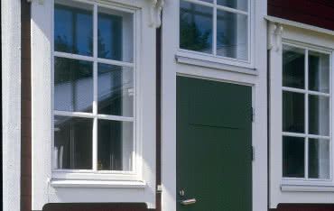 Jak malować drewniane drzwi i okna?