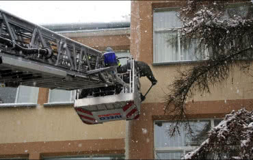 Usuwanie śniegu z dachów