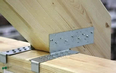 Jak prawidłowo połączyć więźbę dachową?