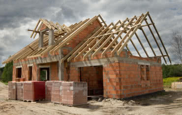 Więźba dachowa krokwiowa i krokwiowo-jętkowa - szczegółowe porównanie