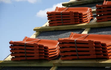 Zasady montażu dachówek - krok po kroku