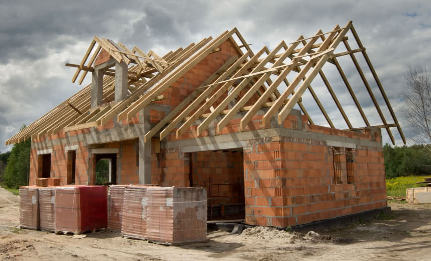 Więźba dachowa krokwiowa i krokwiowo-jętkowa - szczegółowe porównanie