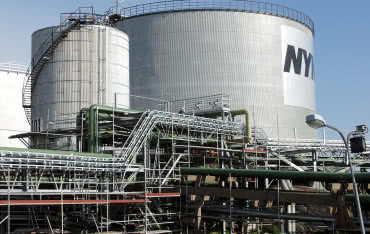 Znaczenie wiatru w izolowaniu instalacji przemysłowych