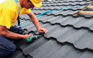 Wymiana pokrycia dachowego i rynien - na co zwracać uwagę?