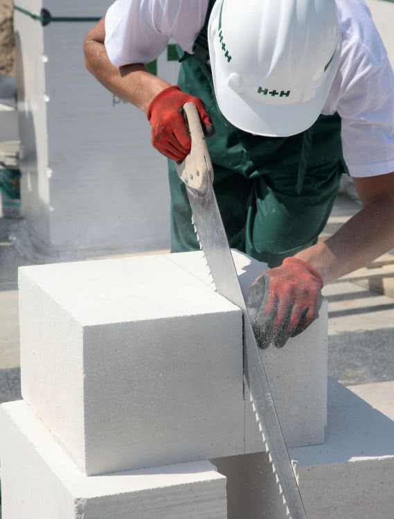 Wykonawcy lubią beton komórkowy, bo jest lekki i łatwy w obróbce.
