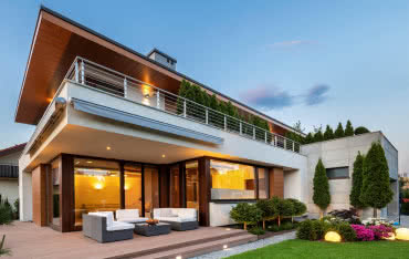 Okno na naturę - co warto wiedzieć o oknach drewnianych?