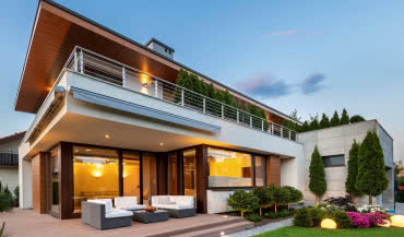 Okno na naturę - co warto wiedzieć o oknach drewnianych?