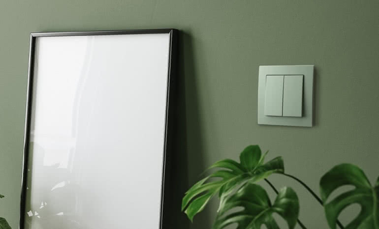 Osprzęt elektryczny do salonu, kuchni i łazienki – praktyczny przewodnik