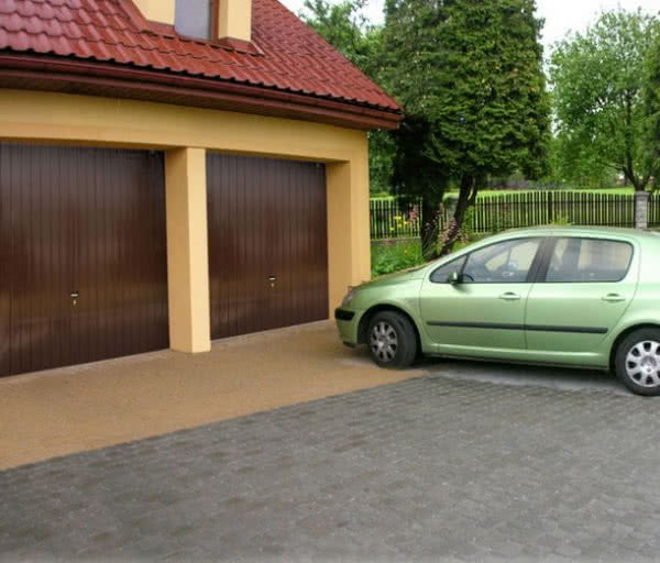 Bramy garażowe uchylne