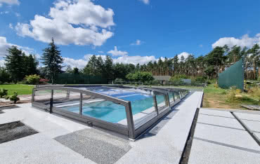 Zadaszenie basenu Alukov - jak skutecznie wyczyścić?