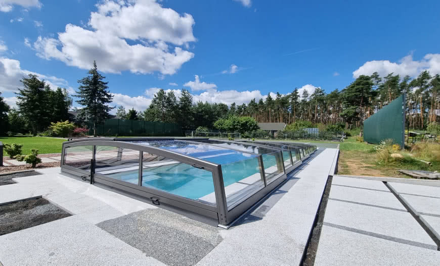Zadaszenie basenu Alukov - jak skutecznie wyczyścić?