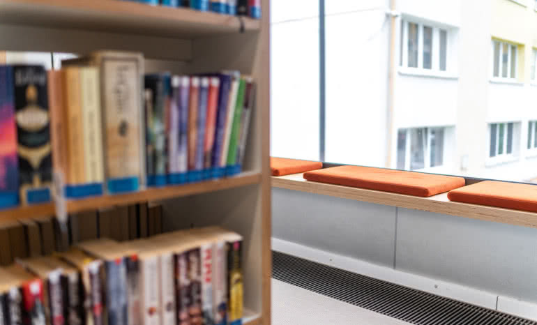 Podłogówka nie wystarcza? Dodaj grzejnik kanałowy OKTOVENT 100 i zyskaj szybkie dogrzewanie