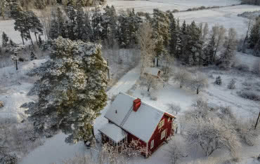 Czy krycie dachu zimą jest możliwe? Zalety i wady montażu w niskich temperaturach
