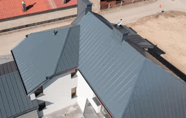 Trwałość powłok: ocynk, alucynk czy cynkowo-magnezowa? Przewodnik po zabezpieczeniu pokryć dachowych