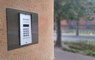 Czy istnieje uniwersalny kod do domofonu?